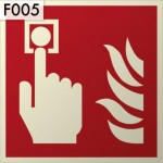 Tűzjelző kézi jelzésadó utánvilágító tábla; műanyagalapú; biztonsági jel; öntapadó; 15x15cm